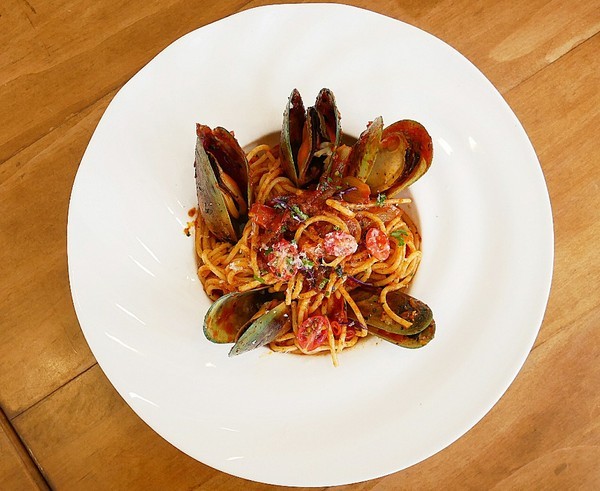 義娜堤餐廚Eternity Café:義娜堤餐廚Eternity Café-台中北區義式餐廳 中國醫巷弄美食 師承義大利人的道地料理 別緻空間設計 用餐後也有聊天小天地