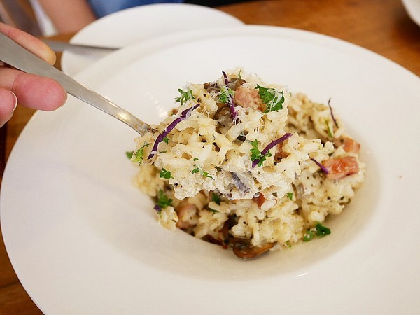 義娜堤餐廚Eternity Café:義娜堤餐廚Eternity Café-台中北區義式餐廳 中國醫巷弄美食 師承義大利人的道地料理 別緻空間設計 用餐後也有聊天小天地