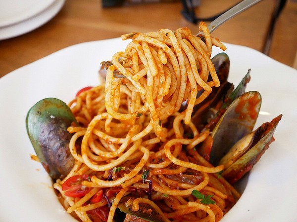 義娜堤餐廚Eternity Café:義娜堤餐廚Eternity Café-台中北區義式餐廳 中國醫巷弄美食 師承義大利人的道地料理 別緻空間設計 用餐後也有聊天小天地