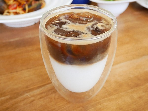 義娜堤餐廚Eternity Café:義娜堤餐廚Eternity Café-台中北區義式餐廳 中國醫巷弄美食 師承義大利人的道地料理 別緻空間設計 用餐後也有聊天小天地