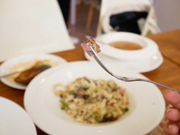 義娜堤餐廚Eternity Café:義娜堤餐廚Eternity Café-台中北區義式餐廳 中國醫巷弄美食 師承義大利人的道地料理 別緻空間設計 用餐後也有聊天小天地