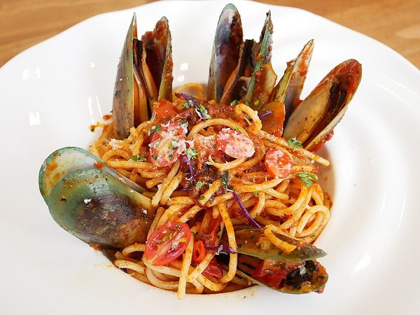 義娜堤餐廚Eternity Café:義娜堤餐廚Eternity Café-台中北區義式餐廳 中國醫巷弄美食 師承義大利人的道地料理 別緻空間設計 用餐後也有聊天小天地