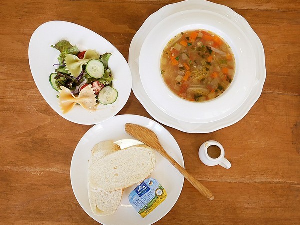 義娜堤餐廚Eternity Café:義娜堤餐廚Eternity Café-台中北區義式餐廳 中國醫巷弄美食 師承義大利人的道地料理 別緻空間設計 用餐後也有聊天小天地