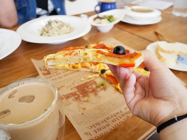 義娜堤餐廚Eternity Café:義娜堤餐廚Eternity Café-台中北區義式餐廳 中國醫巷弄美食 師承義大利人的道地料理 別緻空間設計 用餐後也有聊天小天地