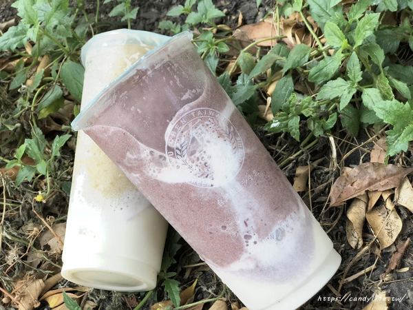 有珍綠豆沙牛乳:台中美食│有珍綠豆沙牛乳〃除了超人氣綠豆沙牛乳外,還有每日限量紅豆沙牛乳,想喝請趁早~