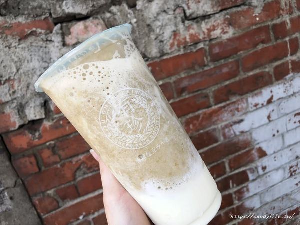 有珍綠豆沙牛乳:台中美食│有珍綠豆沙牛乳〃除了超人氣綠豆沙牛乳外,還有每日限量紅豆沙牛乳,想喝請趁早~