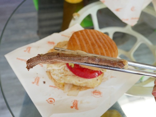 構思多安格思牛排漢堡:gosto構思多安格思牛排漢堡-台南中西區早午餐 赤崁樓旁外帶點心 結合南美洲與台灣風味的台南漢堡