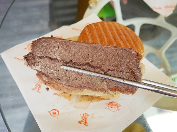 構思多安格思牛排漢堡:gosto構思多安格思牛排漢堡-台南中西區早午餐 赤崁樓旁外帶點心 結合南美洲與台灣風味的台南漢堡