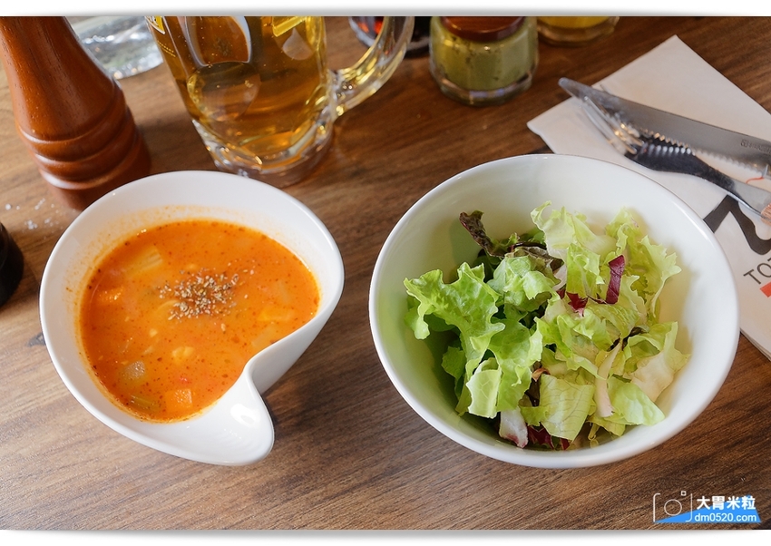 現點現切以克計價濕式熟成牛排！Totsuzen Steak,突然牛排,超值平價,想吃高級牛排不必太正式,立食x自助回收餐盤結帳再享9折,台北大安區牛排推薦,台北大安區美食推薦, - 大胃米粒 DAVI