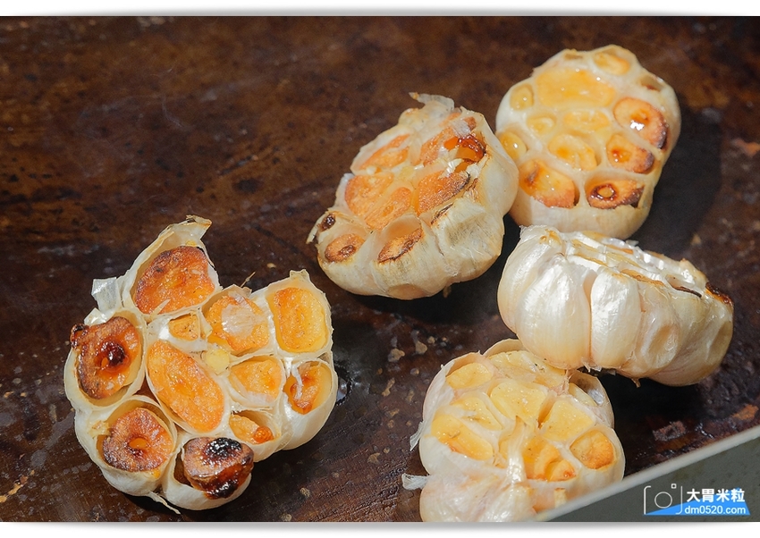 現點現切以克計價濕式熟成牛排！Totsuzen Steak,突然牛排,超值平價,想吃高級牛排不必太正式,立食x自助回收餐盤結帳再享9折,台北大安區牛排推薦,台北大安區美食推薦, - 大胃米粒 DAVI