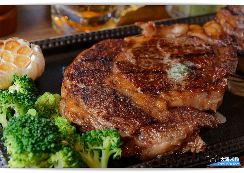 現點現切以克計價濕式熟成牛排！Totsuzen Steak,突然牛排,超值平價,想吃高級牛排不必太正式,立食x自助回收餐盤結帳再享9折,台北大安區牛排推薦,台北大安區美食推薦, - 大胃米粒 DAVI