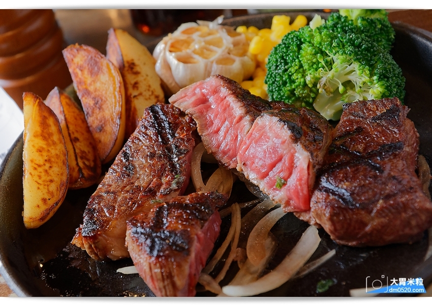 現點現切以克計價濕式熟成牛排！Totsuzen Steak,突然牛排,超值平價,想吃高級牛排不必太正式,立食x自助回收餐盤結帳再享9折,台北大安區牛排推薦,台北大安區美食推薦, - 大胃米粒 DAVI