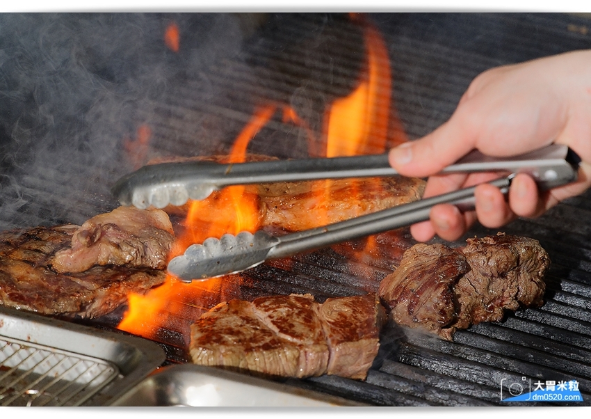 現點現切以克計價濕式熟成牛排！Totsuzen Steak,突然牛排,超值平價,想吃高級牛排不必太正式,立食x自助回收餐盤結帳再享9折,台北大安區牛排推薦,台北大安區美食推薦, - 大胃米粒 DAVI