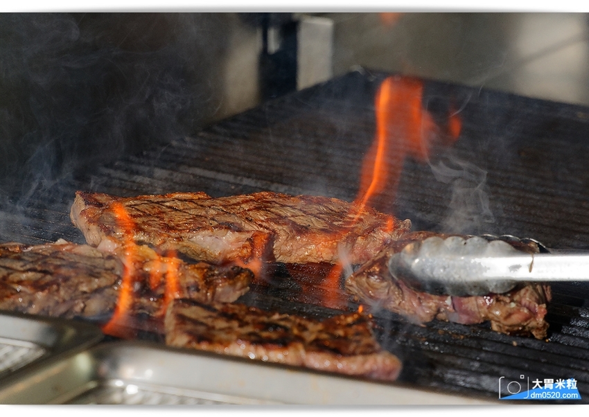 現點現切以克計價濕式熟成牛排！Totsuzen Steak,突然牛排,超值平價,想吃高級牛排不必太正式,立食x自助回收餐盤結帳再享9折,台北大安區牛排推薦,台北大安區美食推薦, - 大胃米粒 DAVI