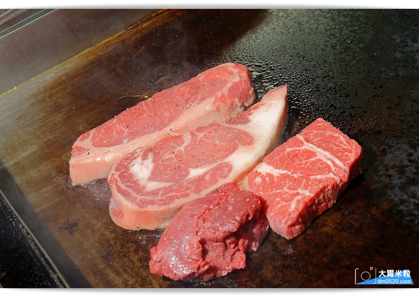 現點現切以克計價濕式熟成牛排！Totsuzen Steak,突然牛排,超值平價,想吃高級牛排不必太正式,立食x自助回收餐盤結帳再享9折,台北大安區牛排推薦,台北大安區美食推薦, - 大胃米粒 DAVI
