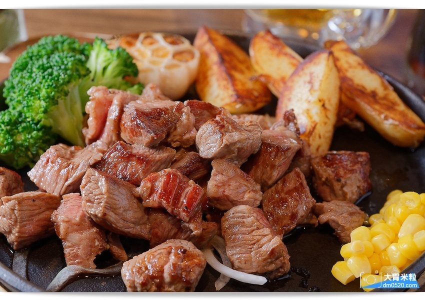 現點現切以克計價濕式熟成牛排！Totsuzen Steak,突然牛排,超值平價,想吃高級牛排不必太正式,立食x自助回收餐盤結帳再享9折,台北大安區牛排推薦,台北大安區美食推薦, - 大胃米粒 DAVI