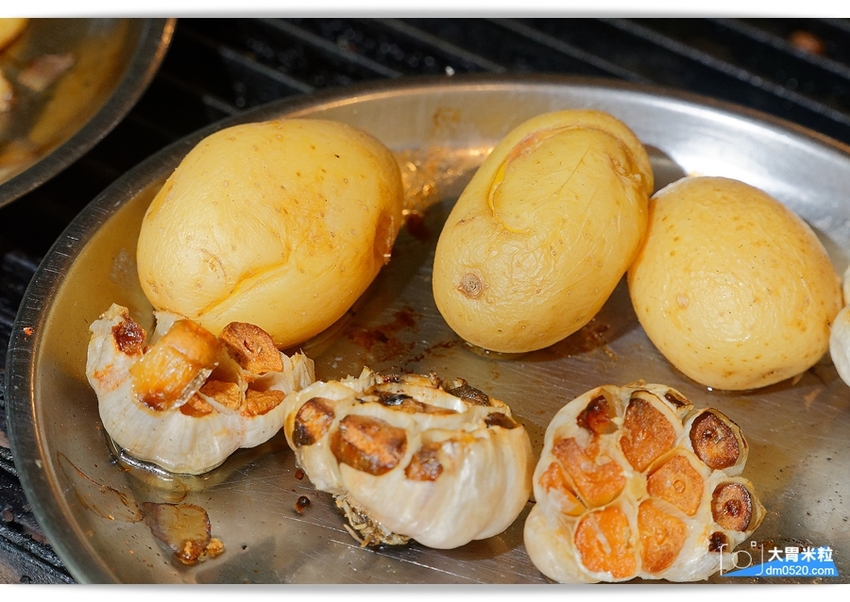 現點現切以克計價濕式熟成牛排！Totsuzen Steak,突然牛排,超值平價,想吃高級牛排不必太正式,立食x自助回收餐盤結帳再享9折,台北大安區牛排推薦,台北大安區美食推薦, - 大胃米粒 DAVI