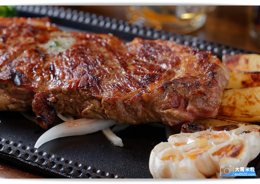 現點現切以克計價濕式熟成牛排！Totsuzen Steak,突然牛排,超值平價,想吃高級牛排不必太正式,立食x自助回收餐盤結帳再享9折,台北大安區牛排推薦,台北大安區美食推薦, - 大胃米粒 DAVI