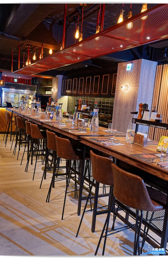 現點現切以克計價濕式熟成牛排！Totsuzen Steak,突然牛排,超值平價,想吃高級牛排不必太正式,立食x自助回收餐盤結帳再享9折,台北大安區牛排推薦,台北大安區美食推薦, - 大胃米粒 DAVI