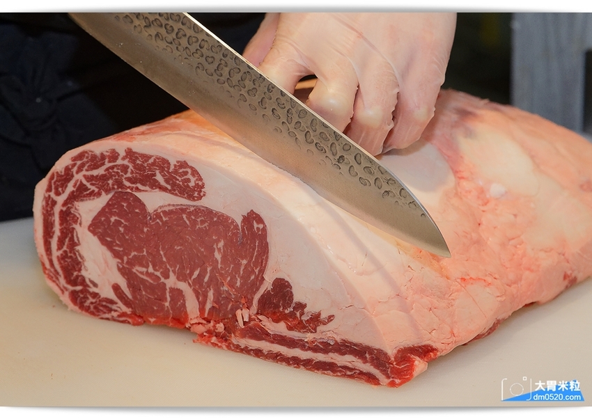 現點現切以克計價濕式熟成牛排！Totsuzen Steak,突然牛排,超值平價,想吃高級牛排不必太正式,立食x自助回收餐盤結帳再享9折,台北大安區牛排推薦,台北大安區美食推薦, - 大胃米粒 DAVI