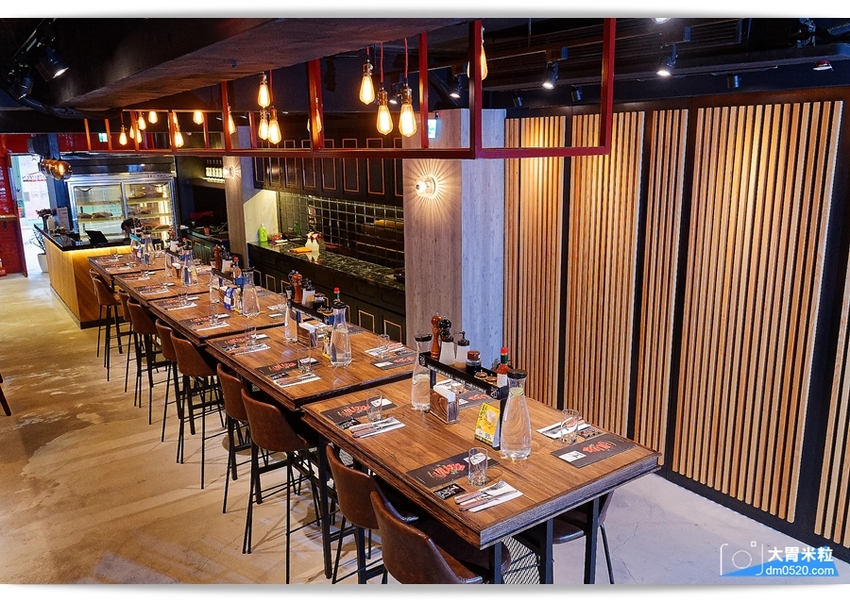 現點現切以克計價濕式熟成牛排！Totsuzen Steak,突然牛排,超值平價,想吃高級牛排不必太正式,立食x自助回收餐盤結帳再享9折,台北大安區牛排推薦,台北大安區美食推薦, - 大胃米粒 DAVI