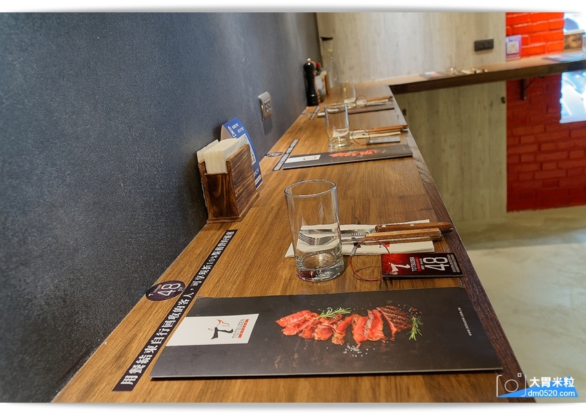 現點現切以克計價濕式熟成牛排！Totsuzen Steak,突然牛排,超值平價,想吃高級牛排不必太正式,立食x自助回收餐盤結帳再享9折,台北大安區牛排推薦,台北大安區美食推薦, - 大胃米粒 DAVI