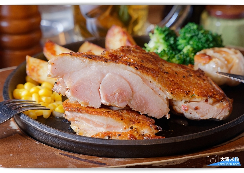 現點現切以克計價濕式熟成牛排！Totsuzen Steak,突然牛排,超值平價,想吃高級牛排不必太正式,立食x自助回收餐盤結帳再享9折,台北大安區牛排推薦,台北大安區美食推薦, - 大胃米粒 DAVI