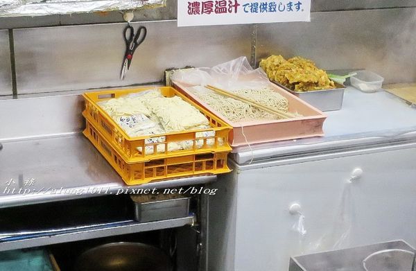 キヨスク王子そば店：飛鳥山下，JR 王子站 / キヨスク王子そば店 / 老人家好手藝，站著嚐鮮好有趣!!