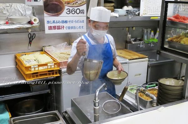 キヨスク王子そば店：飛鳥山下，JR 王子站 / キヨスク王子そば店 / 老人家好手藝，站著嚐鮮好有趣!!