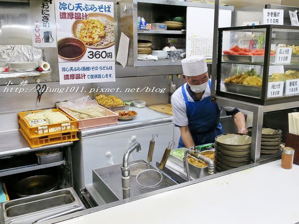 キヨスク王子そば店：飛鳥山下，JR 王子站 / キヨスク王子そば店 / 老人家好手藝，站著嚐鮮好有趣!!