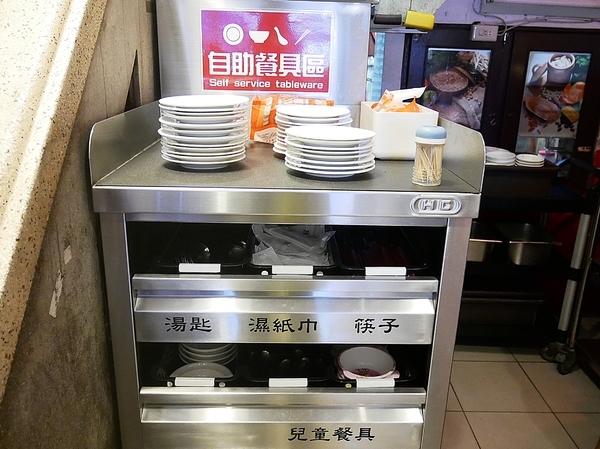 富鼎旺豬腳餐廳(中正店):富鼎旺豬腳(中正店)-台中中區知名豬腳店 用餐時間人潮絡繹不絕 想吃記得提早來排隊