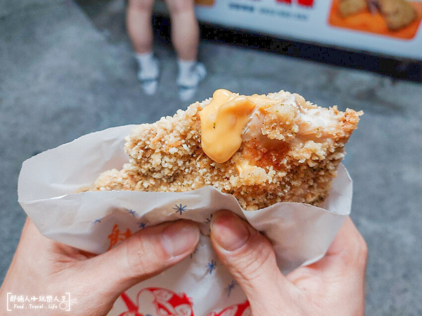 虎尾萬惡宵夜吃起來，爆醬雞排，濃郁起司超燙口～