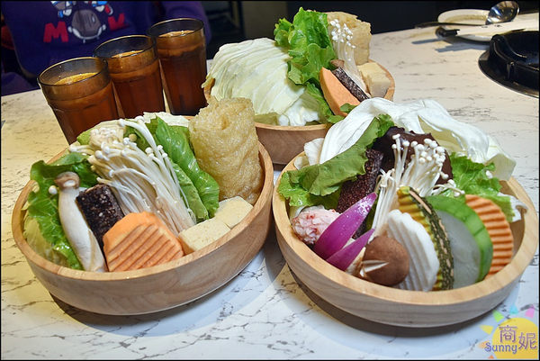 源鍋精緻鍋物：公益路高CP值台式鍋物。源鍋。 紮實澎湃鮮度爆表價位不貴隨便選都好吃