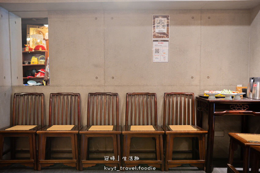 台北萬華區火鍋餐廳_問鼎皇上吉祥麻辣養生鍋西門店,西門町不限時麻辣鍋,免費宮廷服變裝、免費按摩椅、哈根達斯無限吃,萬華區火鍋推薦_2025菜單 – 冠婷生活趣