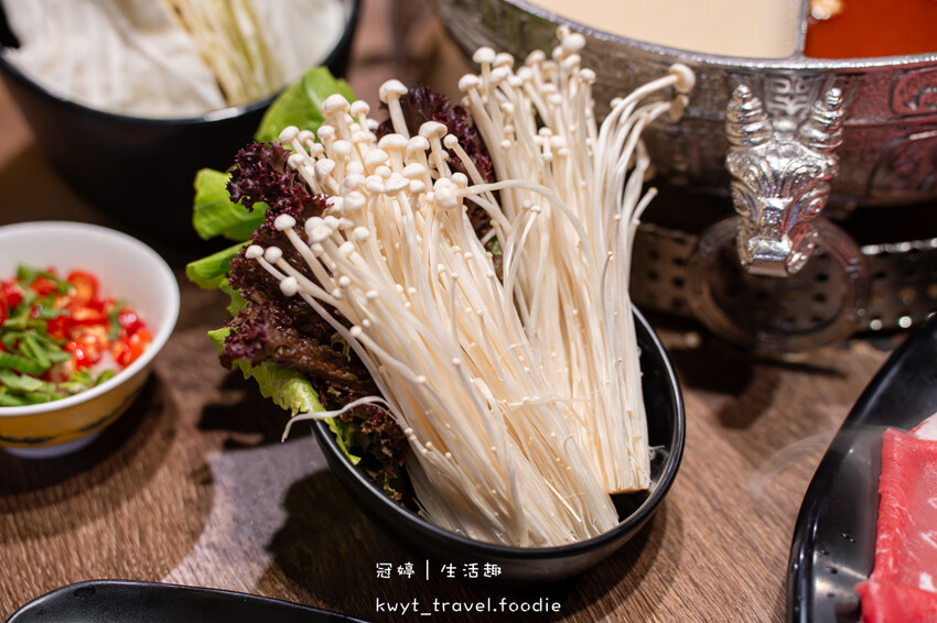 台北萬華區火鍋餐廳_問鼎皇上吉祥麻辣養生鍋西門店,西門町不限時麻辣鍋,免費宮廷服變裝、免費按摩椅、哈根達斯無限吃,萬華區火鍋推薦_2025菜單 – 冠婷生活趣