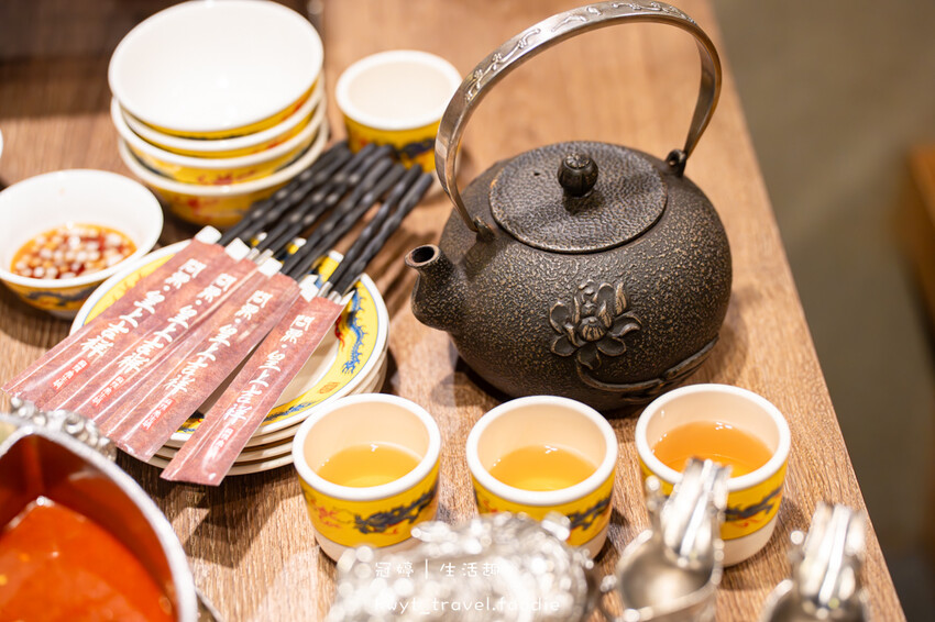 台北萬華區火鍋餐廳_問鼎皇上吉祥麻辣養生鍋西門店,西門町不限時麻辣鍋,免費宮廷服變裝、免費按摩椅、哈根達斯無限吃,萬華區火鍋推薦_2025菜單 – 冠婷生活趣