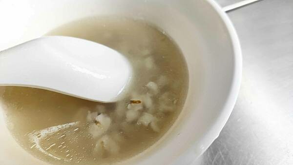 網友評價第一名的四神湯？真的這麼厲害？從路邊開到小小店面的老字號美食～！已經有３５年的超久老店，主打