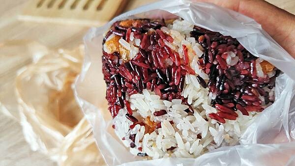 網友評價第一名的四神湯？真的這麼厲害？從路邊開到小小店面的老字號美食～！已經有３５年的超久老店，主打