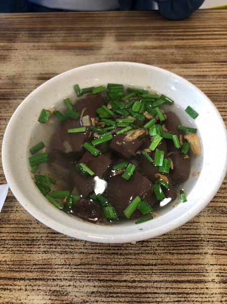 鄭記古早味豬血糕：【偽グルメ】台北|三峽老街【鄭記豬血糕】【98雞蛋糕】【海爺四號乾麵】~老街系列不要鬧