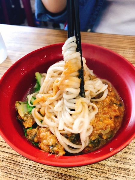 鄭記古早味豬血糕：【偽グルメ】台北|三峽老街【鄭記豬血糕】【98雞蛋糕】【海爺四號乾麵】~老街系列不要鬧