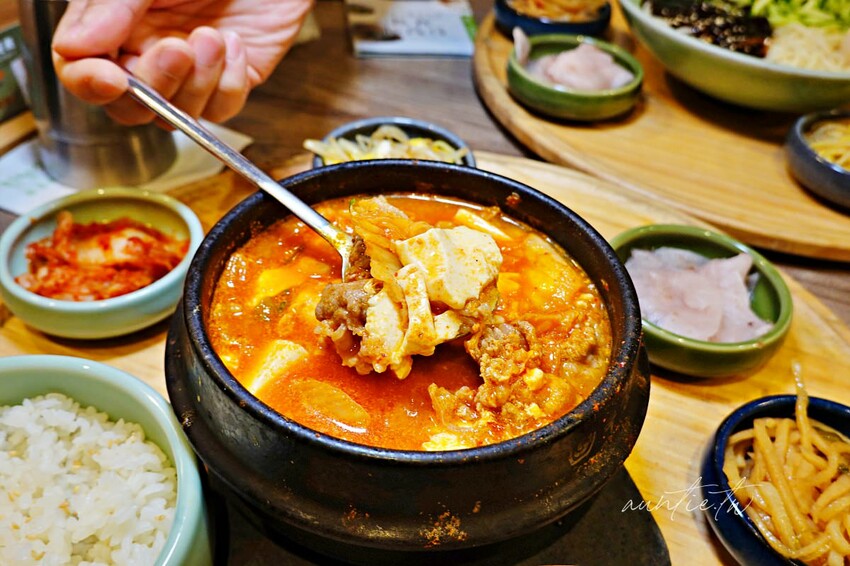 【台北】市政府站｜韓姜熙의小廚房，韓式炸醬麵、辣牛肉定食，霜淇淋吃到飽！