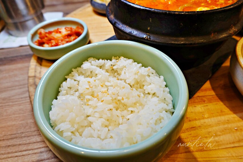 【台北】市政府站｜韓姜熙의小廚房，韓式炸醬麵、辣牛肉定食，霜淇淋吃到飽！