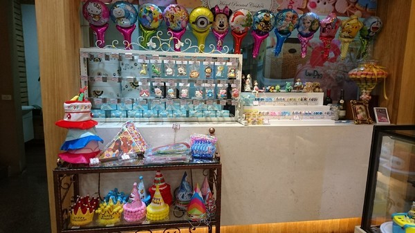 籟恩都格蛋糕塑型館(安吉店)：高雄~籟恩都格蛋糕 Lion Dog V.S 85度C咖啡烘培專賣店~波力蛋糕.飛機蛋糕~慶祝3歲生日~