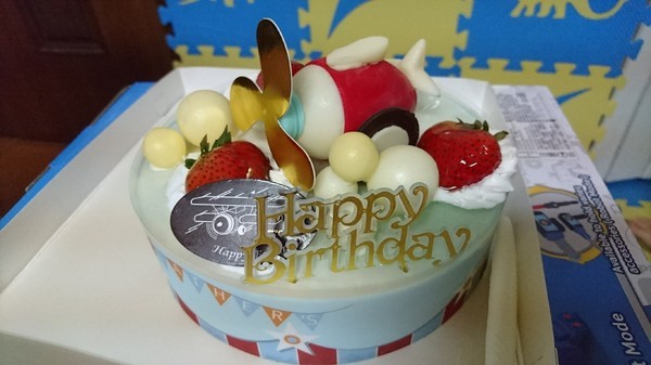 籟恩都格蛋糕塑型館(安吉店)：高雄~籟恩都格蛋糕 Lion Dog V.S 85度C咖啡烘培專賣店~波力蛋糕.飛機蛋糕~慶祝3歲生日~