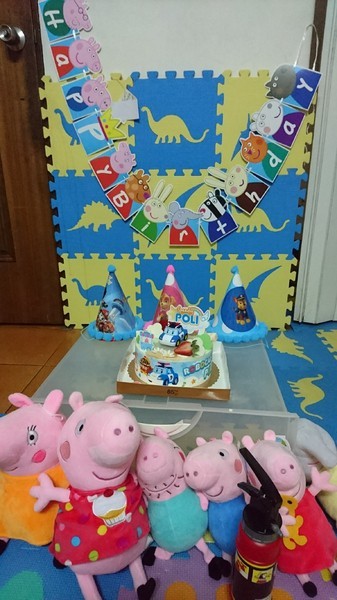 籟恩都格蛋糕塑型館(安吉店)：高雄~籟恩都格蛋糕 Lion Dog V.S 85度C咖啡烘培專賣店~波力蛋糕.飛機蛋糕~慶祝3歲生日~