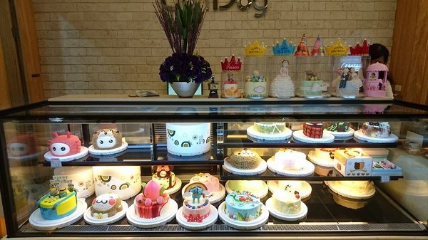 籟恩都格蛋糕塑型館(安吉店)：高雄~籟恩都格蛋糕 Lion Dog V.S 85度C咖啡烘培專賣店~波力蛋糕.飛機蛋糕~慶祝3歲生日~