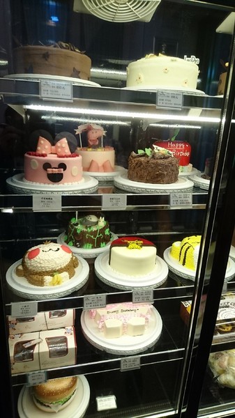 籟恩都格蛋糕塑型館(安吉店)：高雄~籟恩都格蛋糕 Lion Dog V.S 85度C咖啡烘培專賣店~波力蛋糕.飛機蛋糕~慶祝3歲生日~