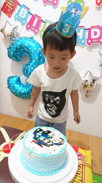 籟恩都格蛋糕塑型館(安吉店)：高雄~籟恩都格蛋糕 Lion Dog V.S 85度C咖啡烘培專賣店~波力蛋糕.飛機蛋糕~慶祝3歲生日~