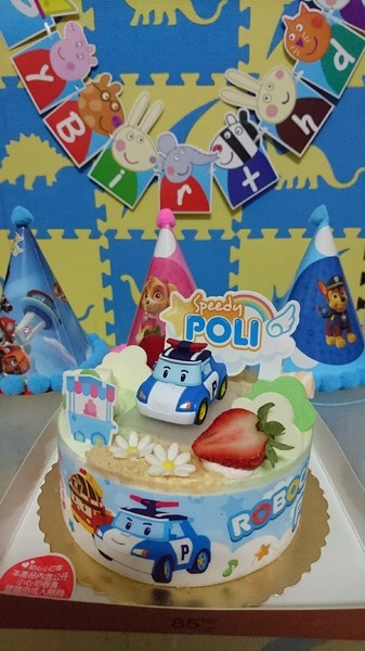 籟恩都格蛋糕塑型館(安吉店)：高雄~籟恩都格蛋糕 Lion Dog V.S 85度C咖啡烘培專賣店~波力蛋糕.飛機蛋糕~慶祝3歲生日~