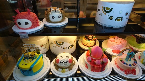 籟恩都格蛋糕塑型館(安吉店)：高雄~籟恩都格蛋糕 Lion Dog V.S 85度C咖啡烘培專賣店~波力蛋糕.飛機蛋糕~慶祝3歲生日~